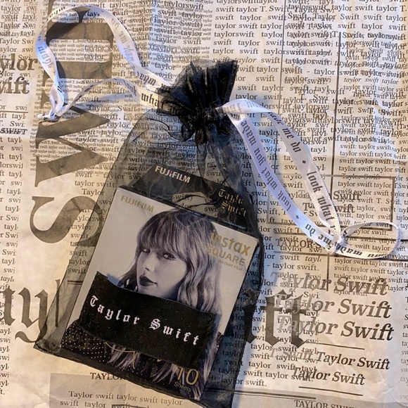COPY[SOLD] Taylor Swift - Exclusive Polaroid Films - Picture 7 of 12